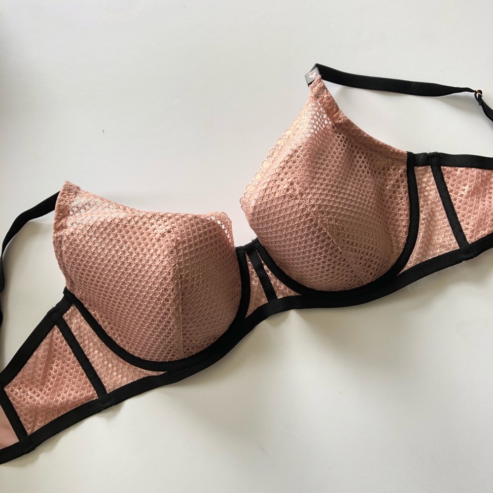 Victoria’s Secret bra 36DDD new with tags